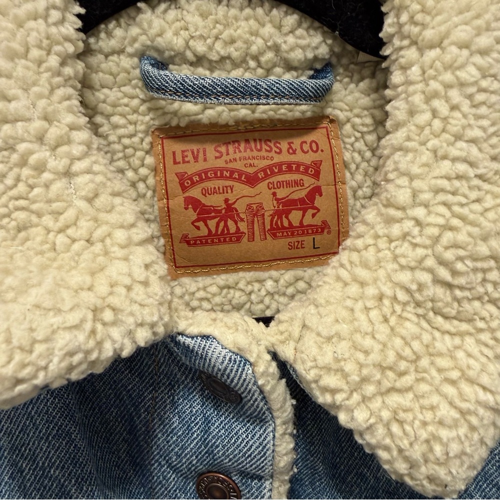 Levi's Blue Denim Jacket with Cream Sherpa Collar - Picture 3 of 3